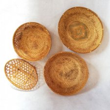 Cztery koszyki plecione
