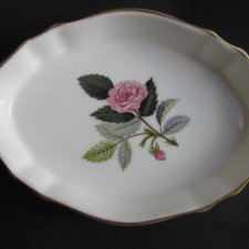 Wedgwood Hathaway Rose szlachetnie porcelanowa paterka użytkowa kolekcjonerska dekoracyjna