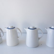 Mały dzbanek, mlecznik, z niebieskim