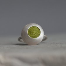 Srebrny pierścień z zielonym filcem