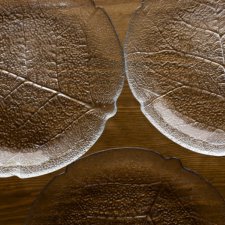 Komplet szklanych talerzy w kształcie liści