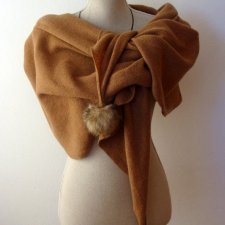 WEŁNIANY SZAL/CHUSTA  Z POMPONAMI*