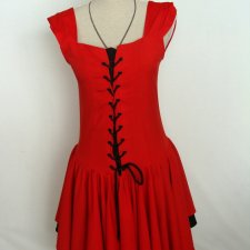 SZNUROWANA * SUKIENKA