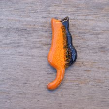 Ceramiczny magnes kot czarno-pomarańczowy