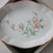 Rzadkość Wedgwood  MELANIE - seria kolekcjonerska i użytkowa -szlachetnie porcelanowa paterka