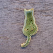 Ceramiczny magnes kot zielony nakrapiany