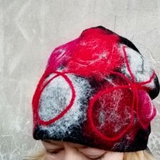 czapka czerwienie