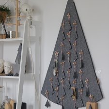 Filcowa wisząca choinka – kalendarz adwentowy