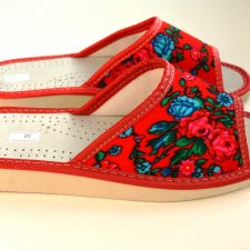 Kapcie z wzorem ludowym