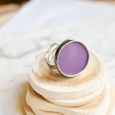 Fioletowe kółko  - pierścionek ze szkłem