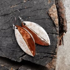Ceramiczne kolczyki listki cynamonowo-kremowe
