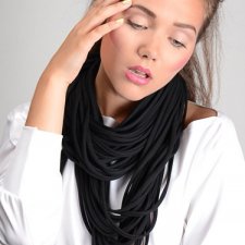 Wiosenny naszyjnik dzianinowy