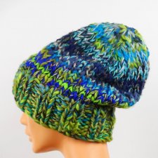 modna czapka kolorowa, zielona, niebieska, z jedwabiem, z wełny, na drutach
