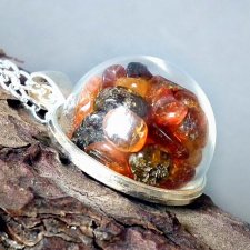 BURSZTYNOWE TERRARIUM naszyjnik
