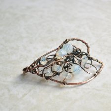 Opal - broszka ze szklanymi kryształkami
