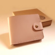 Uniwersalny różowy ręcznie robiony portfel skórzany z zapięciem i z kieszenią na monety od Luniko
