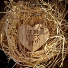 Brelok z drewna Good Vibes Only, prezent na walentynki, dzień kobiet, dla niej, przyjaciółki