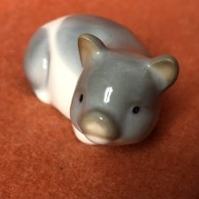 Urocza porcelanowa figurka - świnka - do kolekcji i na prezent