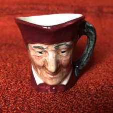 Miniatura ROYAL  Doulton ręcznie malowany  KOLEKCJONERSKI KUFELEK DAWNEJ DATY