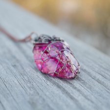 Fuksja net - naszyjnik z kryształem w barwie fuksji