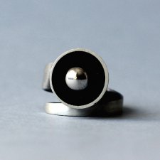 Minimalistyczny pierścionek regulowany z kulką