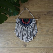 Boho tęcza z beżem - makrama na ścianę