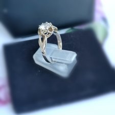 Srebrny pierścionek - intrygujący