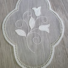 Serwetka lub podkładka wielkanocna z motywem tulipana