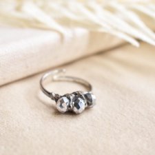 Kosmicznie - pierścionek ze szklanymi kryształkami