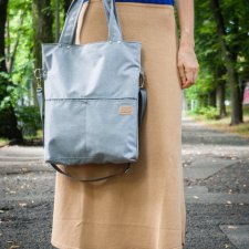 wodoodporna, prostokątna torba na ramię z kieszeniami