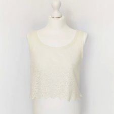 Kremowy biały koronkowy crop top Monki rozmiar M na lato prześwitujący ażurowy na ramiączkach