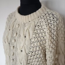 Sweter hand made z warkoczami ecru