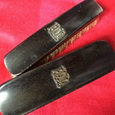 Real ebony - PURE bristles - eleganckie z platerowymi inicjałami - dwieszczotki do ubrań