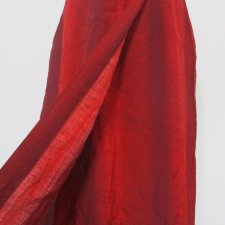 Długa czerwona spódnica