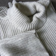 Sweter bluzka z golfem rozm. 38