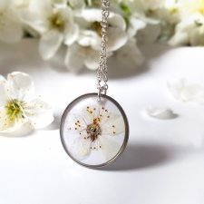 naszyjnik wisiorek z prawdziwym kwiatem - idelany niebanalny prezent naszyjnik kwiat wiśni