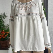 nowa Tu z haftami większa