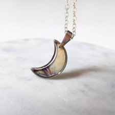 wisiorek naszyjnik księżyc z pelagonią angielską