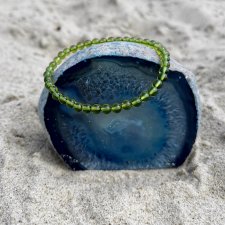 DELIKATNA BRANSOLETKA Z ZIELONEGO BURSZTYNU KARAIBSKIEGO