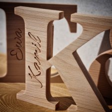 Drewniana litera z grawerem, 20cm, litery z drewna, personalizowana, imię, lite drewno, prezent na narodziny, chrzest