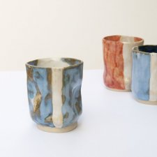 Ceramiczny kubek na kawę, artystyczny pognieciony kubeczek na herbatę, kolorowe kubki z gliny