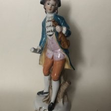 Porcelanowa figurka dawnej daty ręcznie malowana 21,5 cm