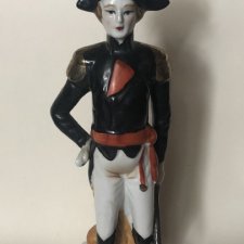 Officier de la garde - Porcelanowa figurka dawnej daty ręcznie malowana 22,5