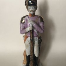 Sołdat d’infanierie - Porcelanowa figurka dawnej daty ręcznie malowana 22,5