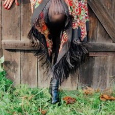 Czarna  asymetryczna spódnica etno z chusty wełnianej