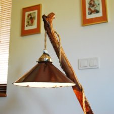 Lampa podłogowa z drewna gruszy z kloszem emaliowanym z lat 30 tych w kolorze brązowym, rustykalna lampa podłogowa