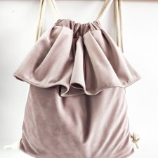Welurowy plecak worek z falbanką w kolorze brudnego różu
