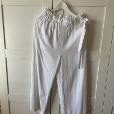 Białe spodnie coulotte. S
