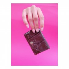 Ręcznie robiony brązowy skórzany portfel.  Mały brązowy portfel ze skóry naturalnej