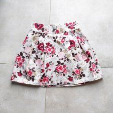 Kremowa spódnica w kwiaty H&M rozmiar 36 kolorowa na wiosnę krótka dziewczęca